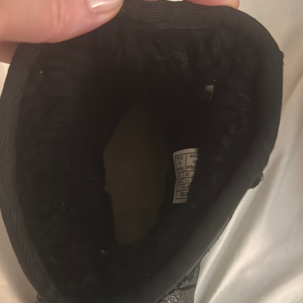UGG Boots Black and Gray Patterned - Picture 8 of 10